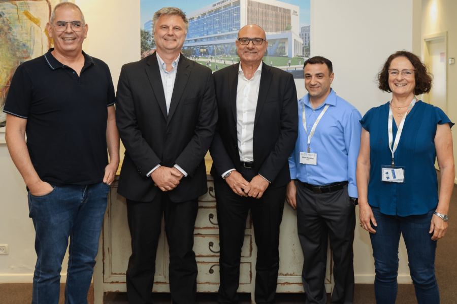 بحث اكاديمي يؤكد مخاطر ضربات الرأس على لاعبي كرة القدم